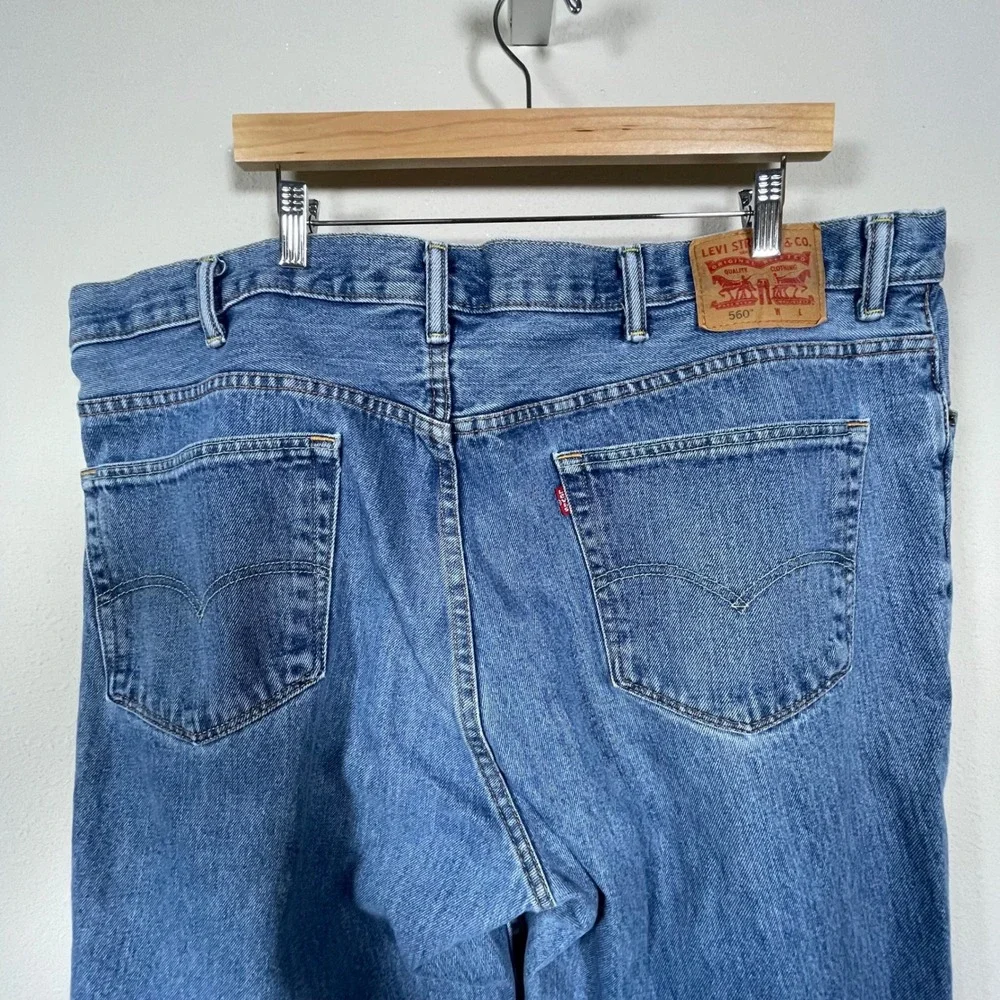 Levi's 560 Comfort Fit Jeans Mens 46x32 Blue Medium Wash Leg Denim